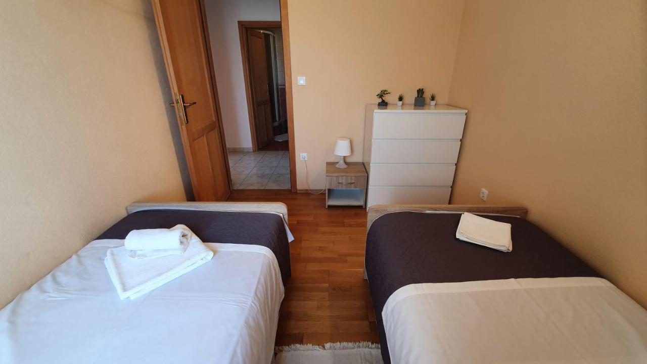 Apartments Miki Паг Экстерьер фото