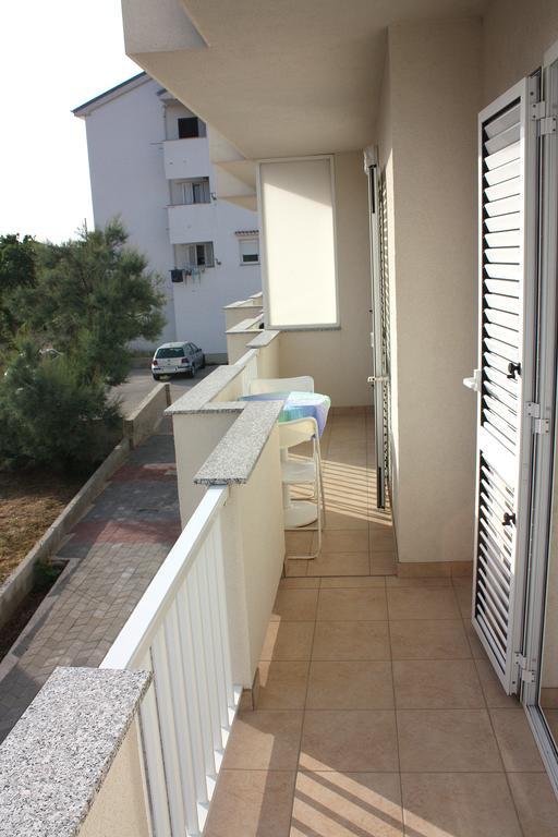 Apartments Miki Паг Экстерьер фото